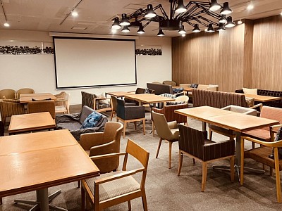 パーティー会場、イベント会場、レンタル開始、待合室、レンタルカフェスペース